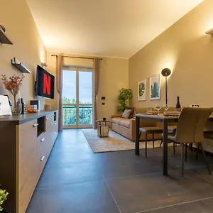 https://modern-bright-two-bedroom-flat-panoramic-view.italymilanhotels.net